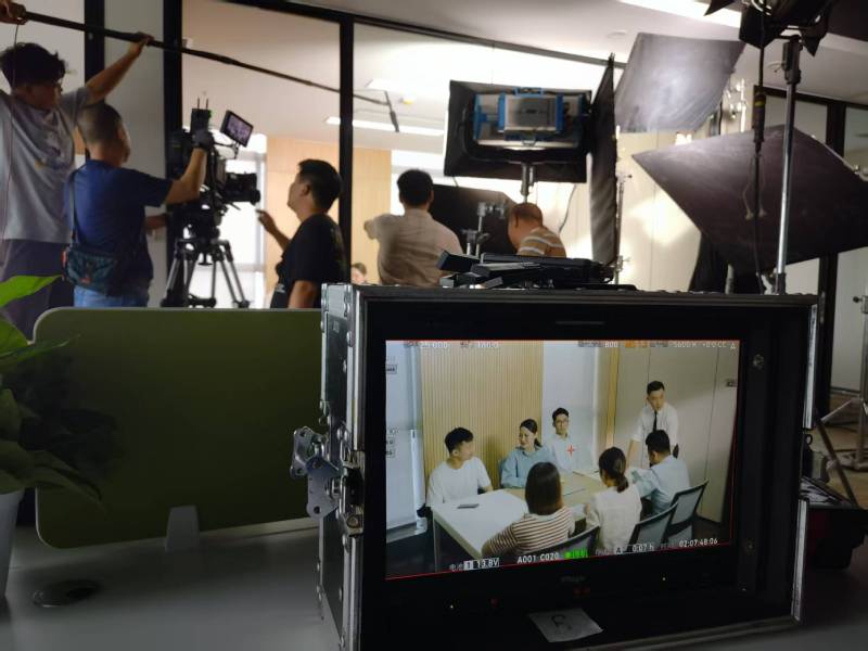 定海区TVC拍摄公司：科技产品视觉化大师，诠释未来感与功能美学